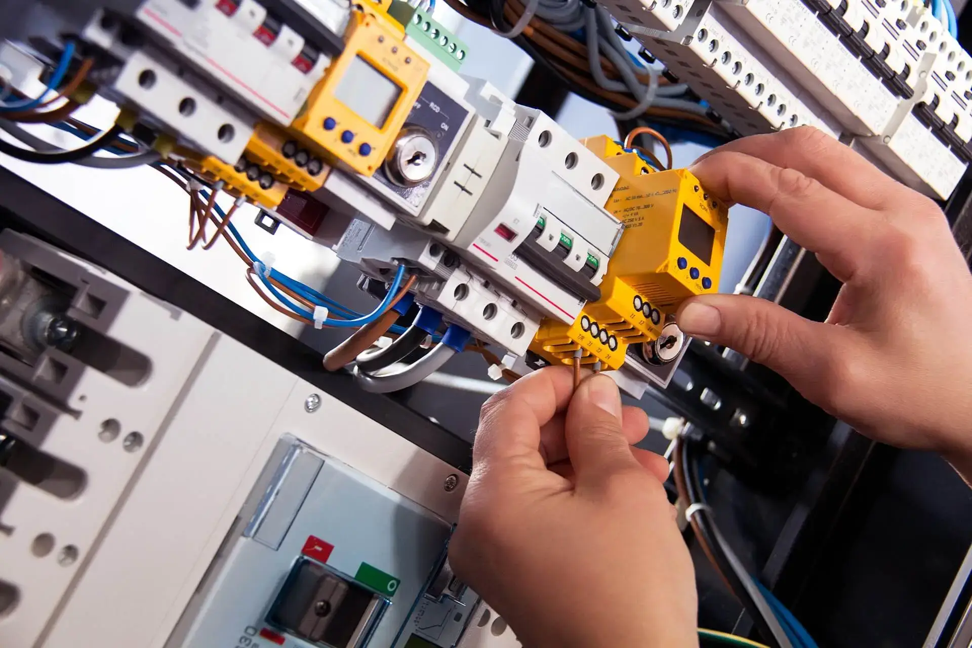 Certified electricians in Forest Hill