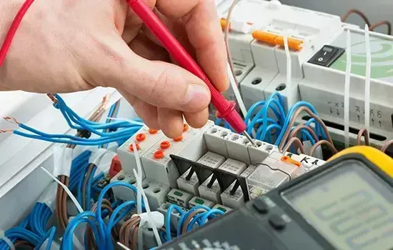 Professional electrician in Forest Hill